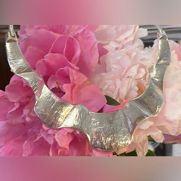 Modern Silvertone Wave Necklace - Picture 1 of 3